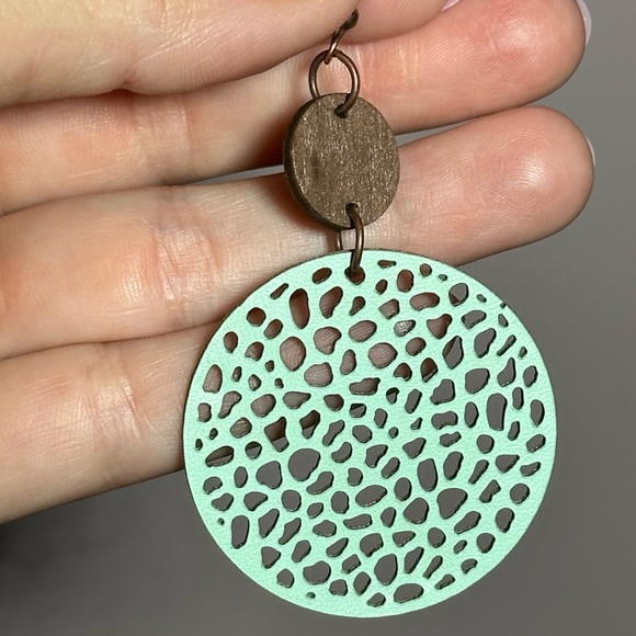 3/$25 NEW BOUTIQUE Faux Leather Mint Laser Cut Drop Dangle Boho Chic Earrings - Picture 5 of 6